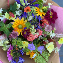 Load image into Gallery viewer, Seasonal Posie