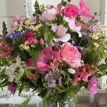 Load image into Gallery viewer, Luxury Seasonal Arrangment
